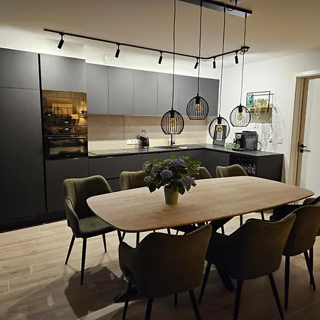 شقة Chardonnay At The بلانكنبرخ