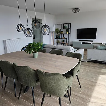 Chardonnay At The شقة *