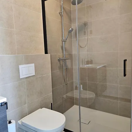 Chardonnay At The شقة *