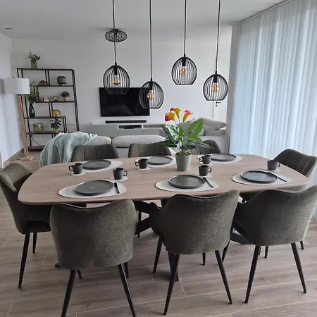 Chardonnay At The דירה